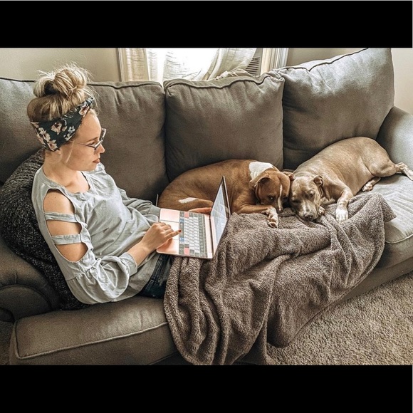 Meet your Posher, Tori - Picture 4 of 4